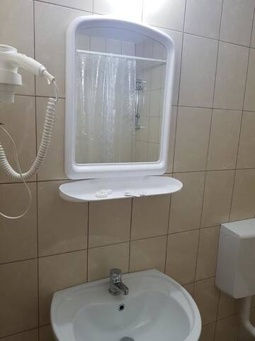 Фото номера Улучшенный двухместный номер с 1 кроватью Отель Hotel Dacor г. Орэштие 6