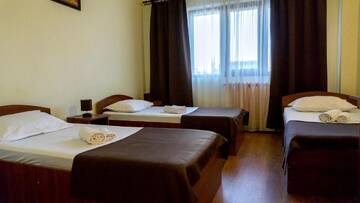 Фото номера Трехместный номер Отель Hotel Dacor г. Орэштие 3